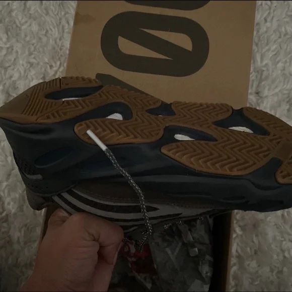 Yeezy Boost 700 Size 6 - Picture 4 of 6